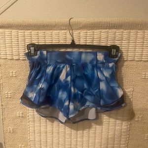 lululemon hotty hot high-rise short 2.5”